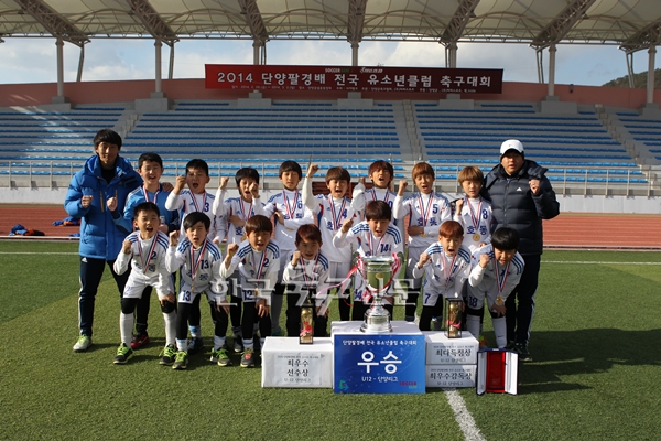 U-12 ´Ü¾ç¸®±× ¿ì½ÂÆÀ È£µ¿FC. (»çÁø=À⵿̱ ±âÀÚ)