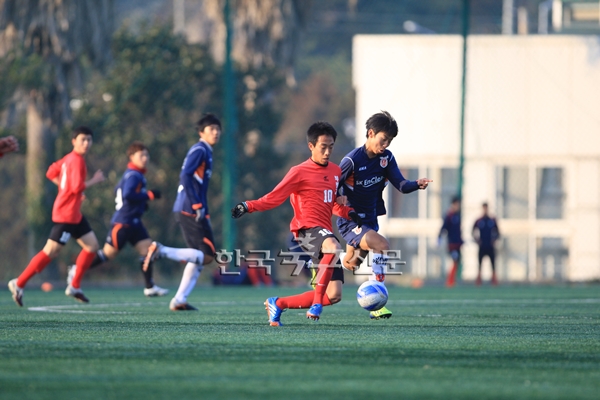 ºÎÆò°í¿Í ¿¬½À°æ±â ÁßÀÎ Á¦ÁÖFC U-18 ¨ÏÀ⵿̱±âÀÚ