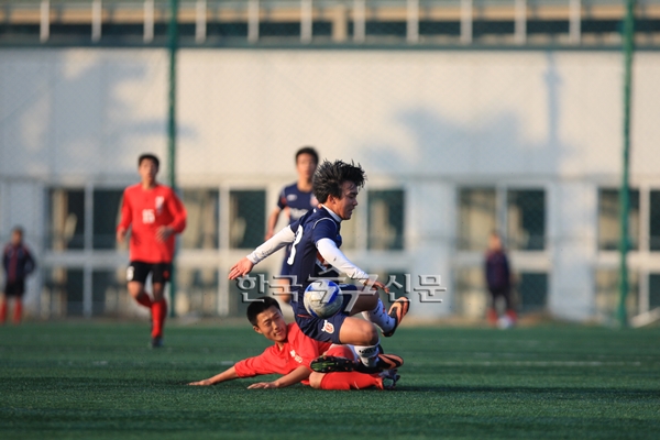 ºÎÆò°í¿Í ¿¬½À°æ±â ÁßÀÎ Á¦ÁÖFC U-18 ¨ÏÀ⵿̱±âÀÚ